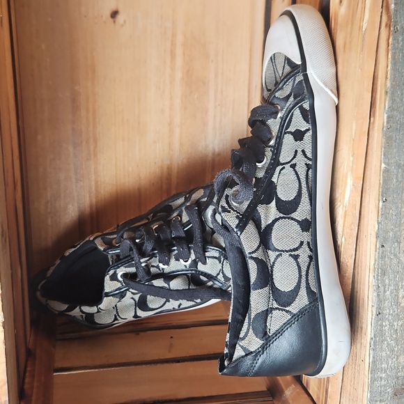 Coach Trainers, Signature Black, Gray, And White, Size 7.5 - Picture 12 of 16